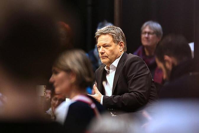 Grüner Stahl: Habeck spricht Merz Wirtschaftskompetenz ab