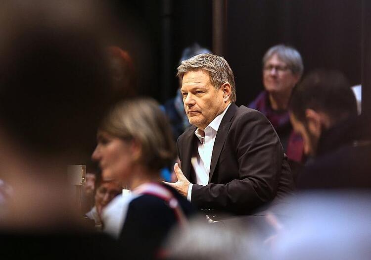 Grüner Stahl: Habeck spricht Merz Wirtschaftskompetenz ab