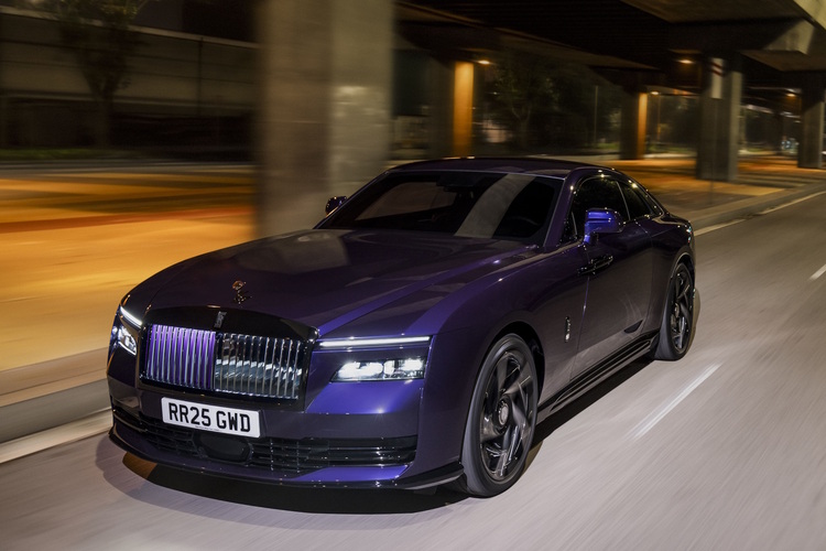Rolls-Royce Black Badge Spectre - Dunkle Macht