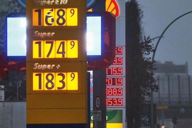 Tankstellenpreise sinken Ende Februar erneut minimal