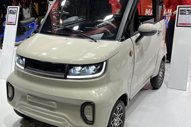 Micrcocar Niumm 500 - E-Auto mit Roller-Technik