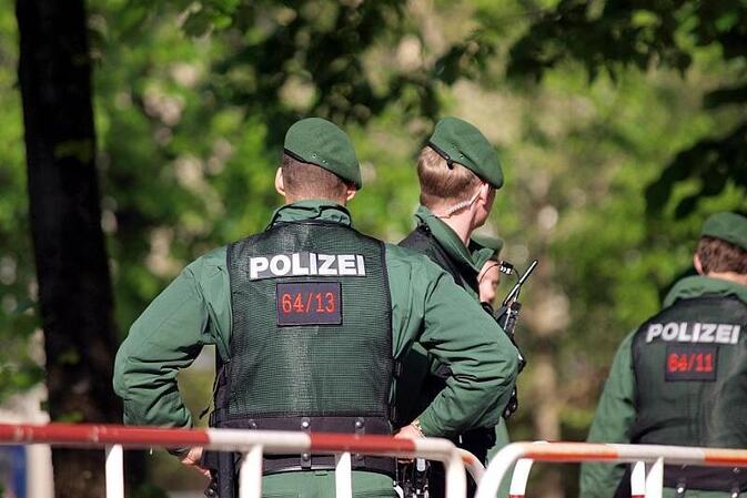 Auto fährt in Mannheim in Menschenmenge - Berichte über Tote