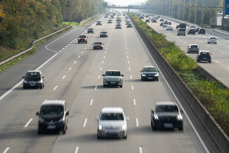 Fahrzeugbestand in Deutschland - Immer mehr, immer älter