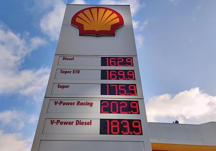 Diesel Mitte März etwas günstiger - Benzinpreis stagniert