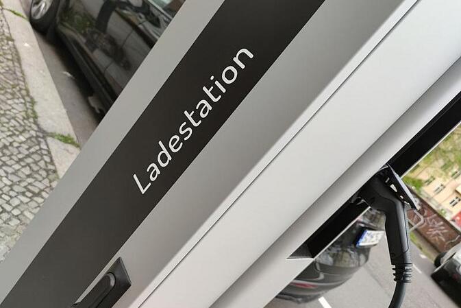 Autoexperte: Bis 2030 Laden so schnell wie Tanken