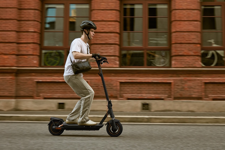 Neue Kick-Scooter von Navee  - Zwei Neue zum Treten