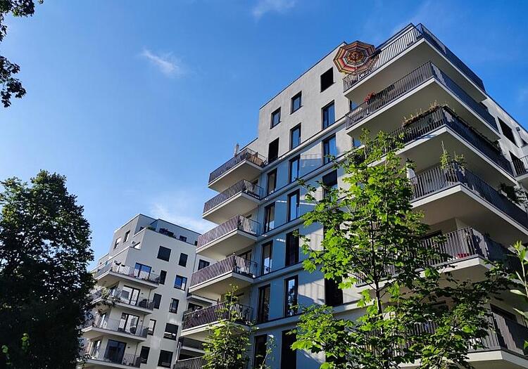 Umfrage: Jeder Vierte offen für Solarstrom vom eigenen Balkon