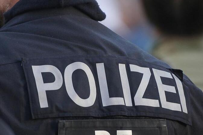 Sportflugzeug stürzt am Niederrhein in Wohnhaus - zwei Tote