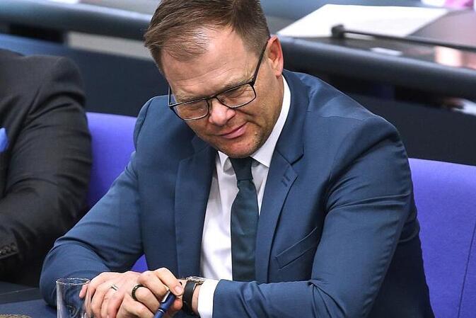 Schneider will Regelungsbedarf für Hitzeschutz prüfen lassen
