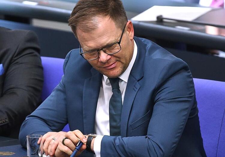 Schneider will Regelungsbedarf für Hitzeschutz prüfen lassen