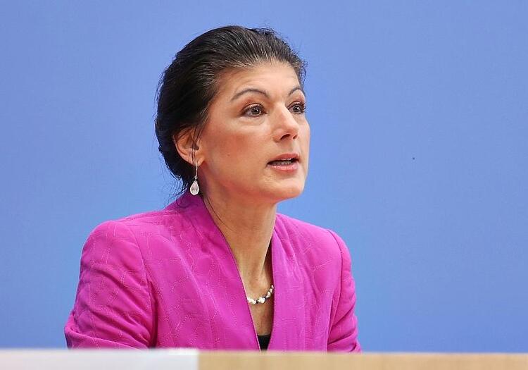 Wagenknecht befürwortet Halbierung der Strompreise