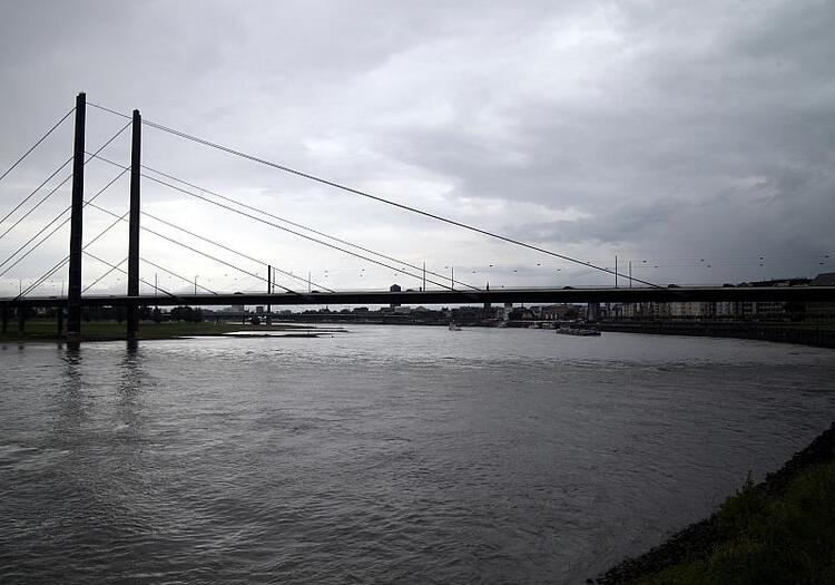 Ökonomen: Niedrigwasser am Rhein könnte Konjunktur belasten