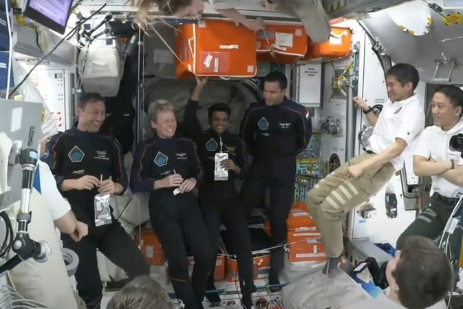 Astronauten aus Indien, Polen, Ungarn und den USA zur Erde zurückgekehrt