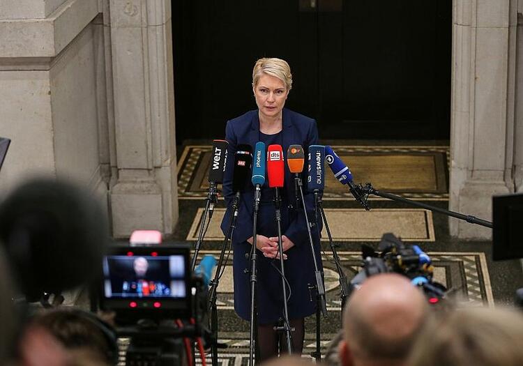 Schwesig warnt vor Verzögerungen bei Stromnetzausbau