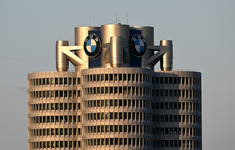 Gewinn von BMW bricht im zweiten Quartal um ein Drittel ein