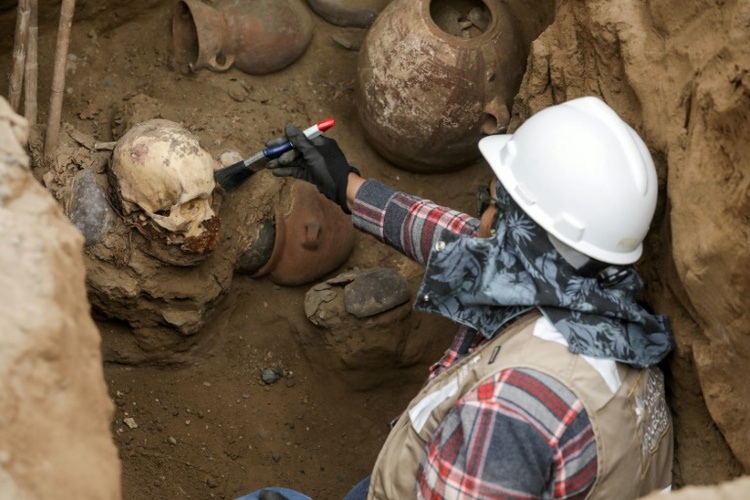 Arbeiter stoßen in Peru auf mehr als 1000 Jahre alte Mumie