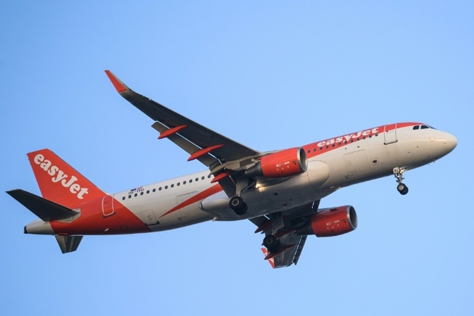 Verbraucherschutzzentrale verklagt drei Airlines wegen Handgepäck-Gebühren