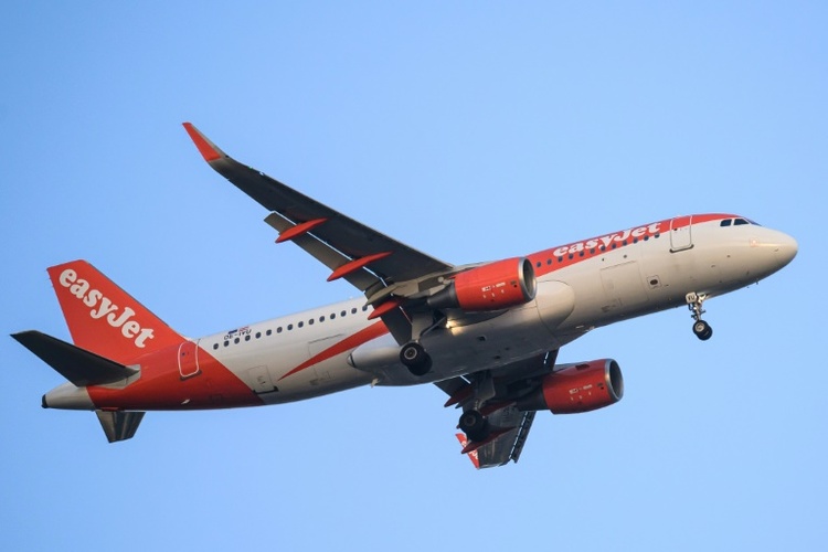 Verbraucherschutzzentrale verklagt drei Airlines wegen Handgepäck-Gebühren