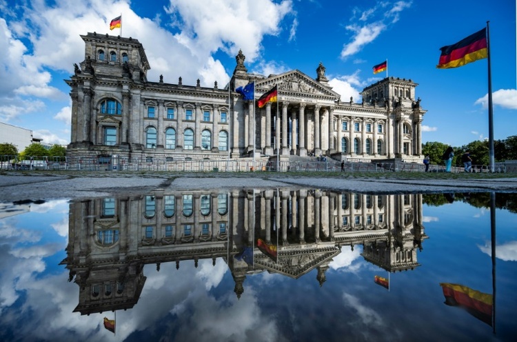 Gericht: Autofahrer kann nicht auf Durchfahrt hinter dem Reichstag bestehen