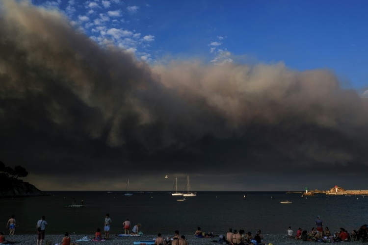Schwerster Waldbrand des Sommers: Mindestens ein Todesopfer in Südfrankreich