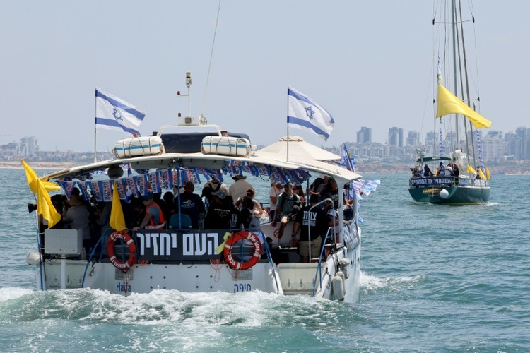 Hilferuf für Hamas-Geiseln: Angehörige mit Booten auf dem Weg zum Gazastreifen
