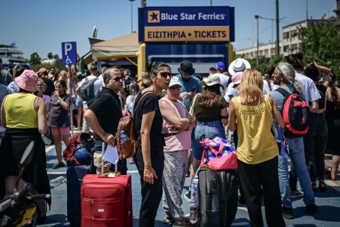 Zwei Tote auf See vor Griechenland - Stürme schränken Reiseverkehr ein