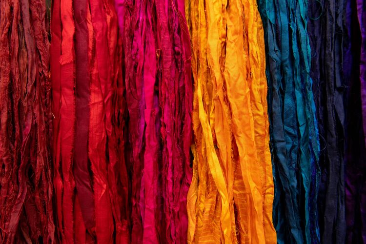 Nachhaltiges Färben von Zellulose ohne Salz wird Realität