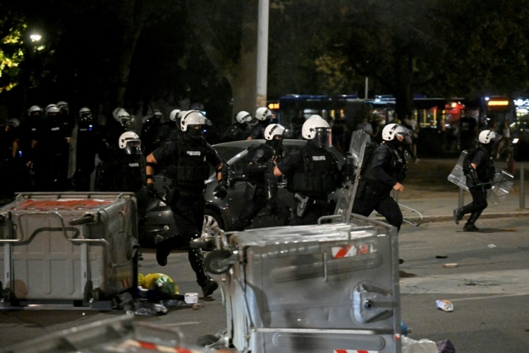 Zusammenstöße und Polizeieinsatz bei regierungskritischen Protesten in Serbien