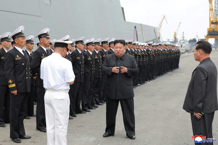 Nordkoreas Machthaber Kim verkündet Ausweitung des Atomwaffenprogramms Pjöngjangs
