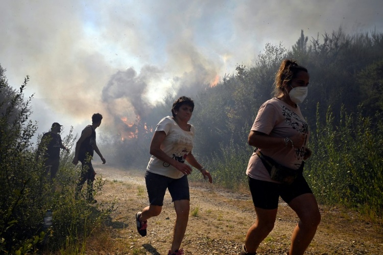 Trotz sinkender Temperaturen Gefahr durch Waldbrände in Spanien nicht gebannt