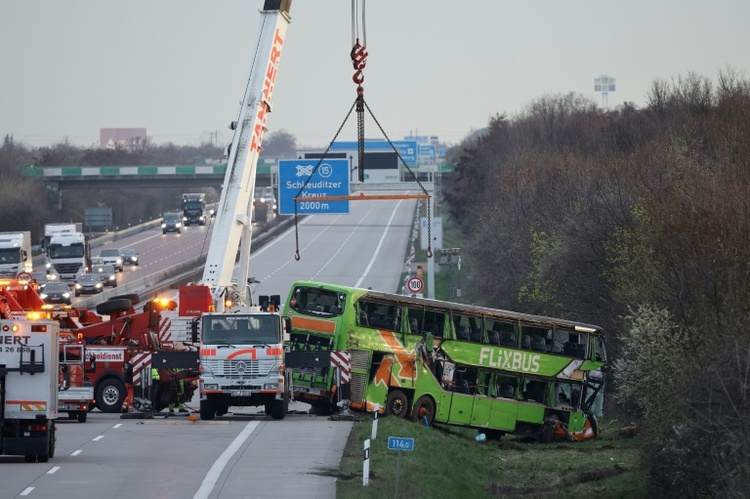 Busunfall mit vier Toten bei Leipzig: Fahrer wegen fahrlässiger Tötung angeklagt