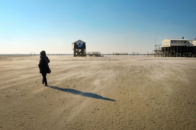 Strand an der Nordsee: Betrunkene Autofahrerin fährt sich im Sand fest