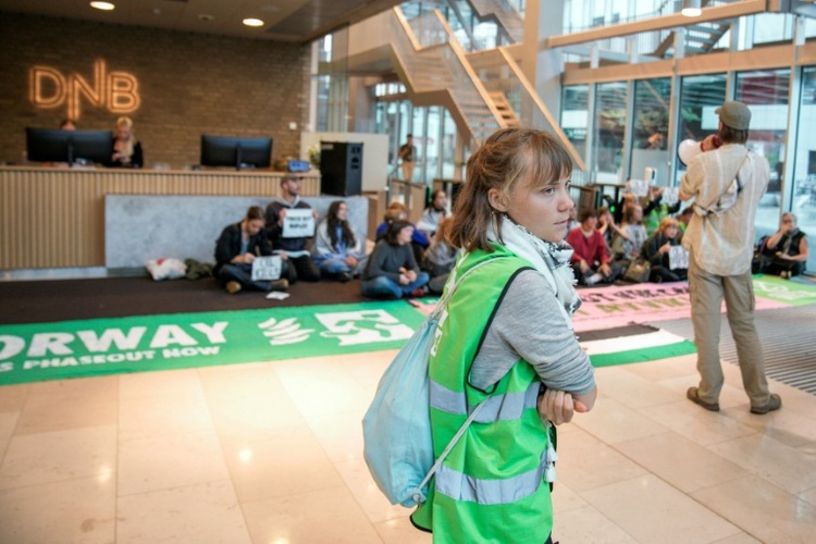 Klimaaktivisten um Thunberg blockieren Finanzinstitute in Oslo