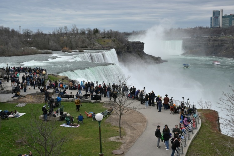 Fünf Touristen sterben bei Busunglück in USA nahe Niagara-Fällen - Fahrer verlor Kontrolle