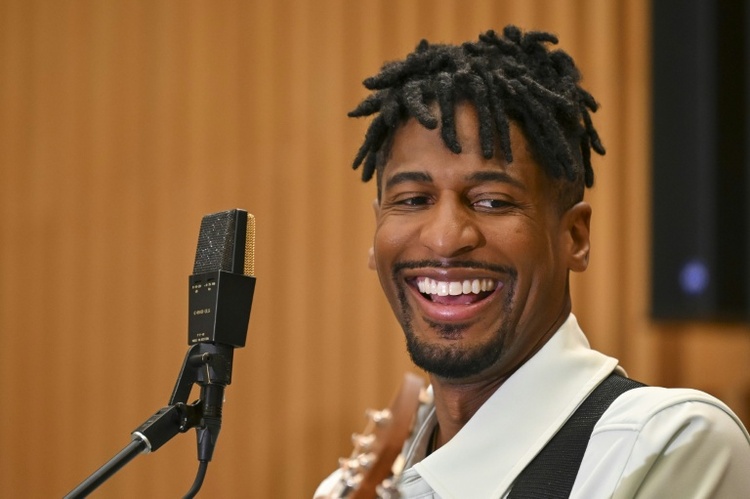 Sänger Jon Batiste engagiert sich wegen Folgen von Hurrikan 