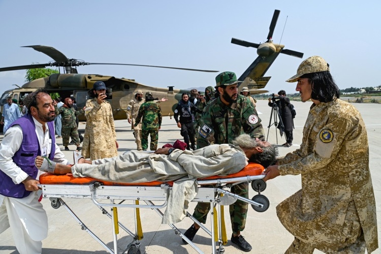 Mehr als 800 Tote bei Erdbeben in Afghanistan - Suche nach Verschütteten dauert an