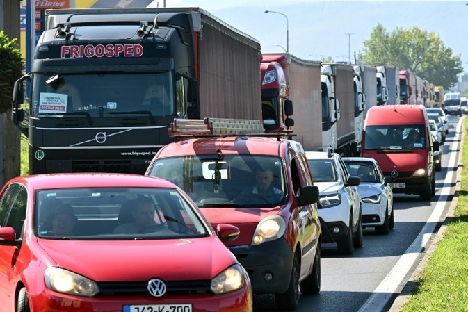 Protest gegen EU-Vorschrift: 6000 Lkw-Fahrer in Bosnien-Herzegowina streiken