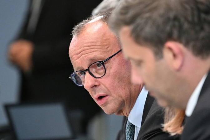 Schwächelnde Industrie: Merz kündigt Stahl- und Autogipfel an