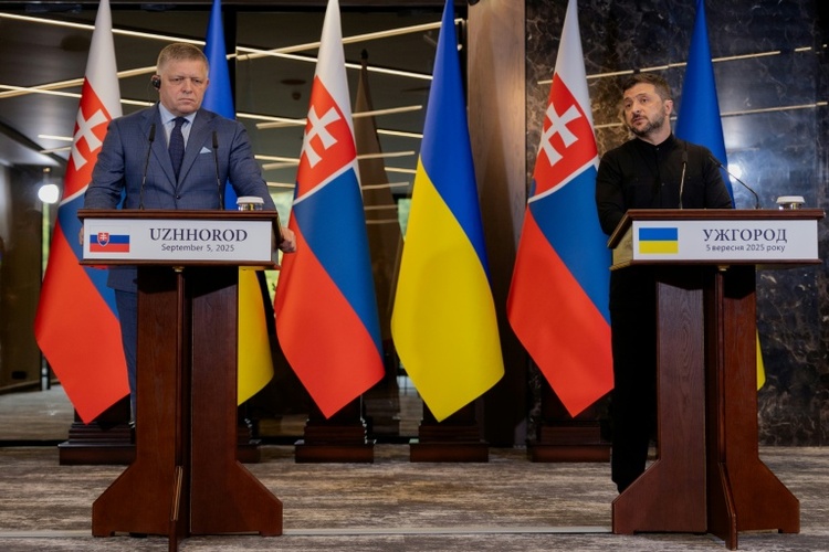 Selenskyj drängt slowakischen Regierungschef zu Beendigung russischer Erdölimporte