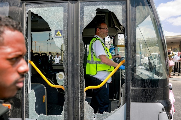 Mindestens sechs Tote bei Attentat in Jerusalem - Israel weitet Gaza-Offensive aus