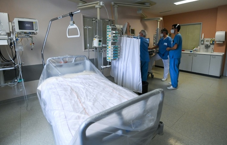 Gesundheitsministerin Warken verteidigt Anpassungen bei Krankenhausreform