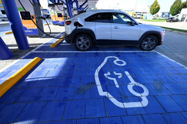 Elektroautobranche wehrt sich in Brüssel gegen Abkehr vom Verbrenner-Aus