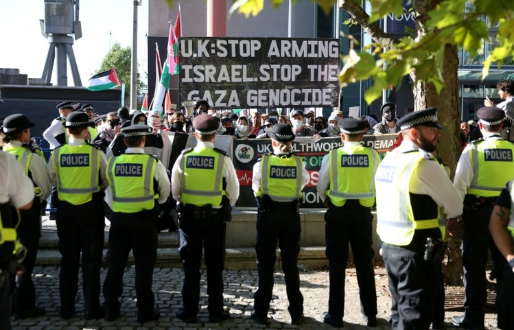Hunderte pro-palästinensische Demonstranten bei britischer Rüstungsmesse