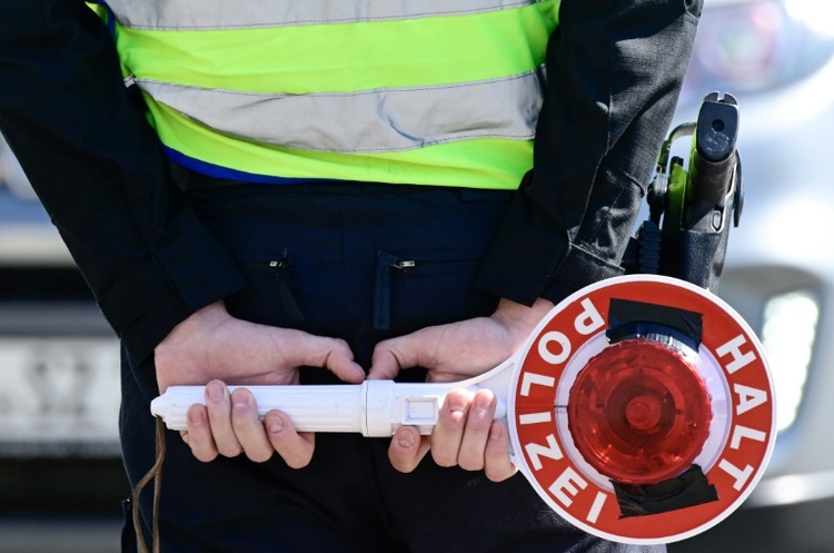 Polizei in Bayern stoppt zwölfjährigen Autofahrer - Mutter und Opa mit an Bord