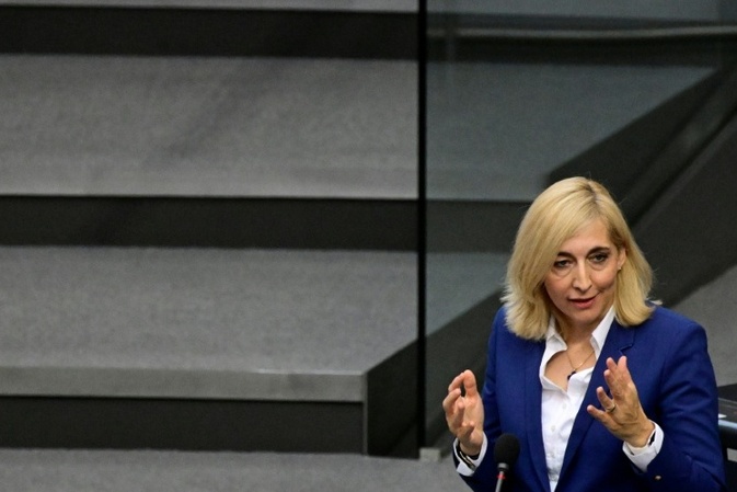 Warken setzt Kommission zu Stabilisierung von Krankenkassen-Beiträgen ein