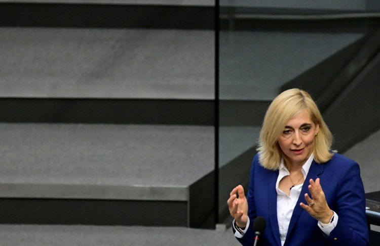 Warken setzt Kommission zu Stabilisierung von Krankenkassen-Beiträgen ein