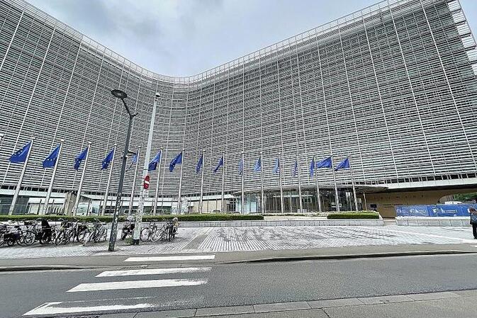 EU-Kommission will Autokonzernen bei Umstieg auf E-Autos helfen