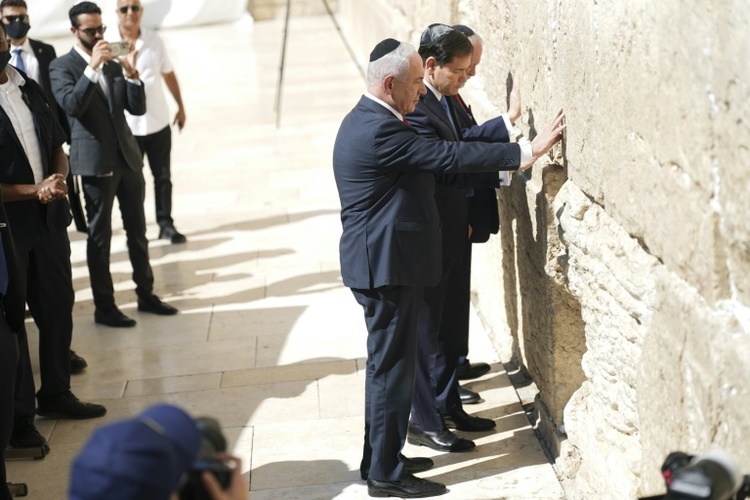 Zeichen der Unterstützung: Rubio betet mit Netanjahu an der Klagemauer