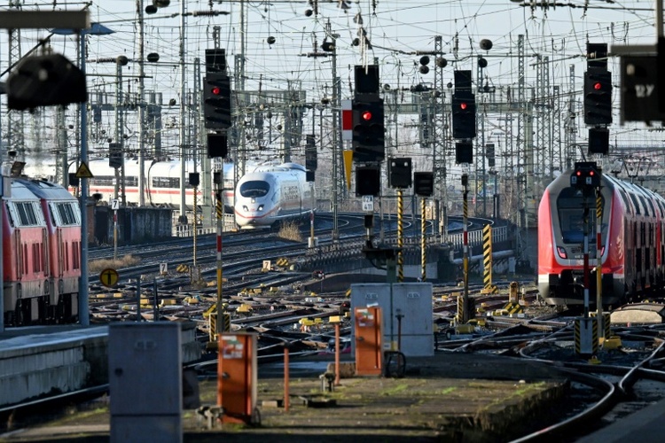 Brand an Bahnstrecke bei Hannover: Polizei schließt Anschlag nicht aus