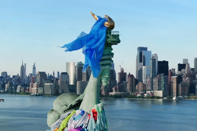 Reju macht globale Textilabfälle auf der Climate Week NYC mit AR an berühmten Sehenswürdigkeiten sic